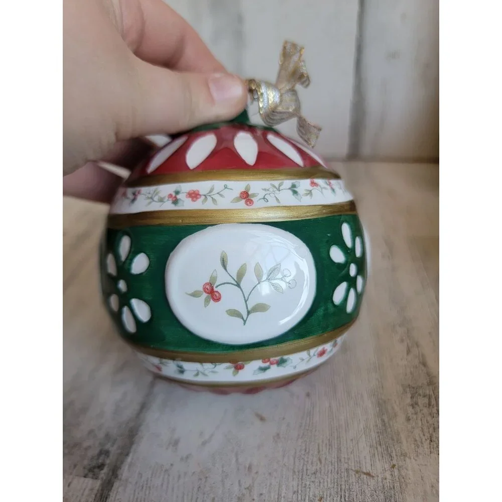 Pfaltzgraff winter berry ball ornament‎ Xmas ceramic